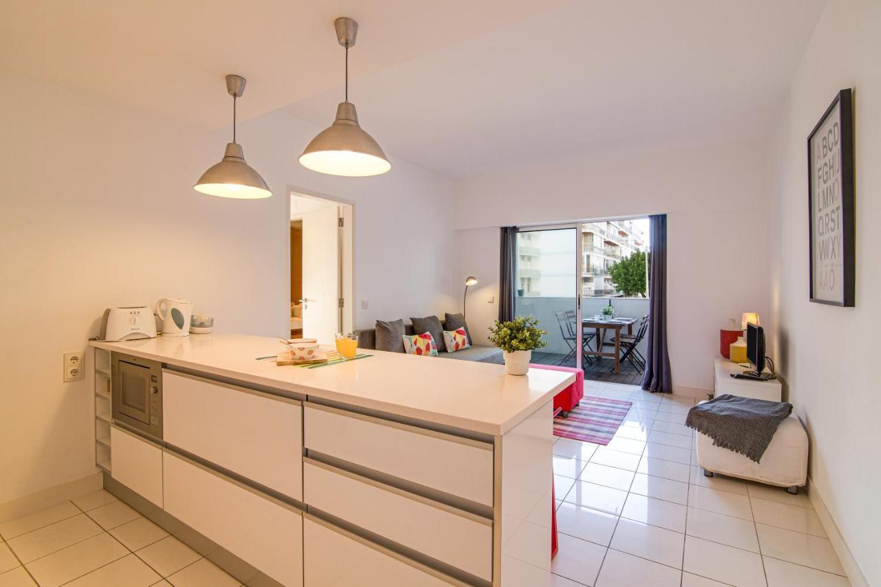 Modern Apartment By The Sea Quarteira Exterior photo